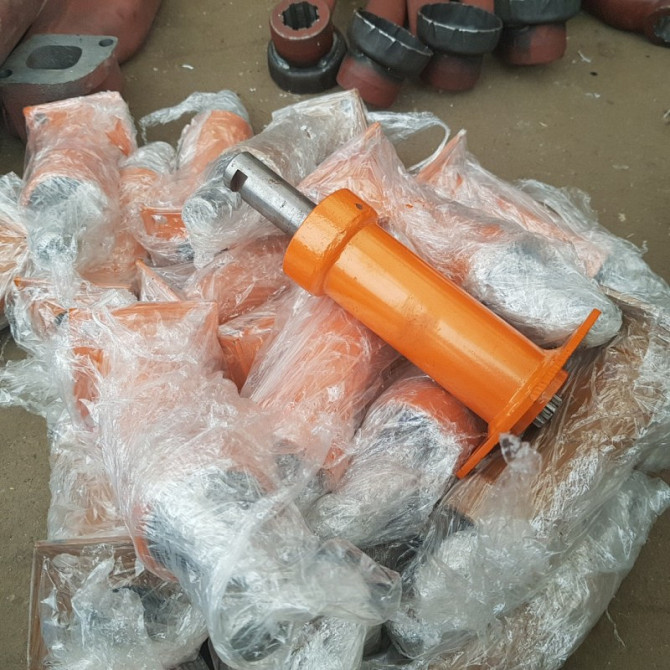 Стакан насоса дозатора ЮМЗ у зборі, високий 45Т-3400010-04, Харківська область.  - изображение 1