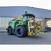 Кормозбиральний комбайн John Deere 8400, Київська область. Украйна